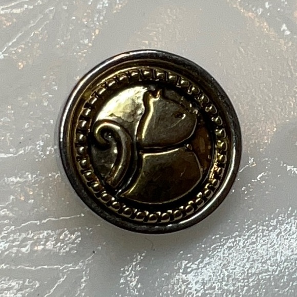 Petite Ginger Snap 12mm silver-toned with brass tone cat. - Picture 1 of 2